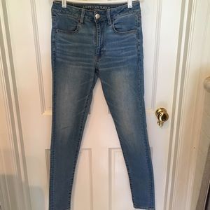 Hi rise AE jeggings size 6 long light wash